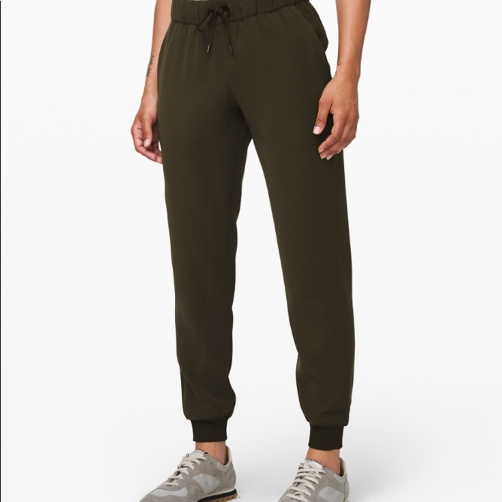 Lululemon On the Fly Woven Jogger Dark Olive